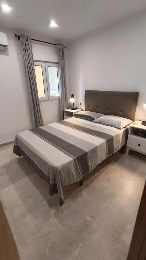 Piso Malaga Cerca Playaアパートメント 0*,  スペイン